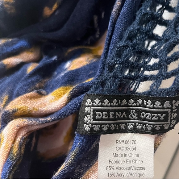 BUY 2 GET 1 FREE- Lot of 2 Infinity Scarves. Beautiful print - Picture 2 of 6